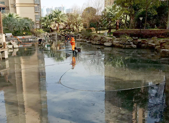 北关景观池淤泥清理