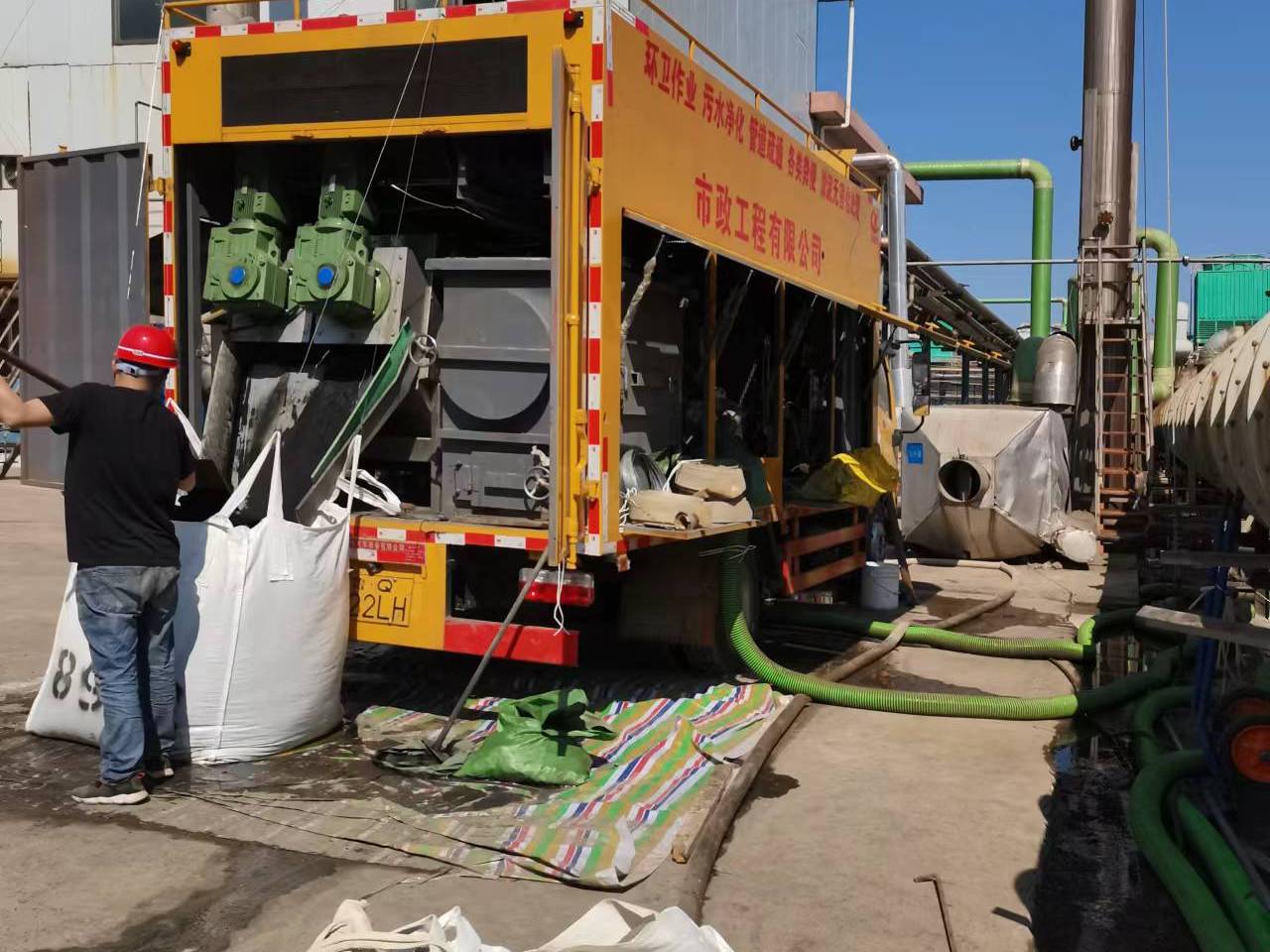 北关淤泥压干处理